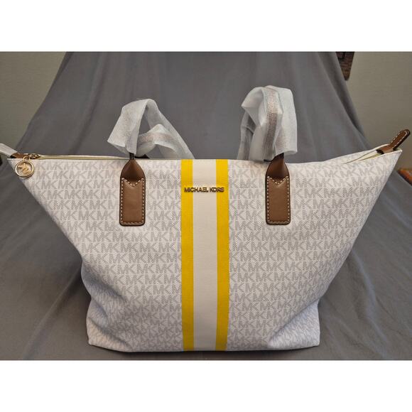 Michael Kors Handbags - Michael Kors Large Tote -New with tags